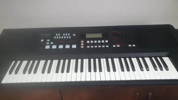 VENDE-SE: Teclado Arranjador Roland E-X50 (Super Conservado)