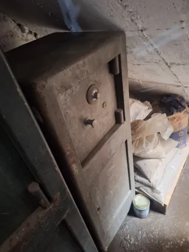 2 Cofres Vintage bem antigos indústria de móveis Leal LTDA
