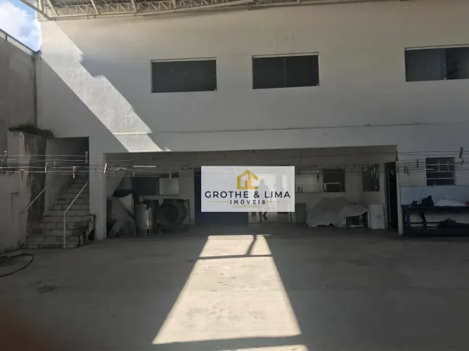 Galpão Comercial no Centro de São José dos Campos | 900 m² | 25m de Frente