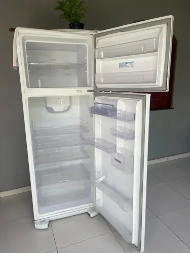 Geladeira semi nova Eletrolux