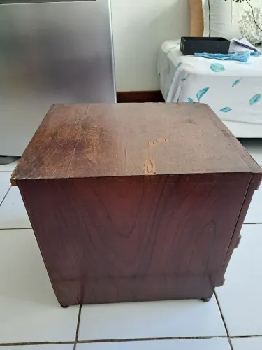 CRIADO-MUDO COLONIAL ANTIGO EM MADEIRA MACIÇA (IDEAL PARA RESTAURO)