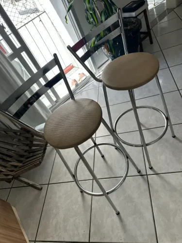 Duas banquetas preço bom