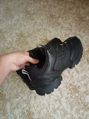 BOTA OAKLEY NUMERAÇÃO 43 EM BOM ESTADO!