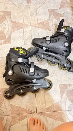 Patins Inline Ajustável (Tamanho 34 ao 37) - Preto com Detalhes de Chamas