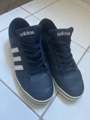 Sapato 44 Adidas - Pouco usado 