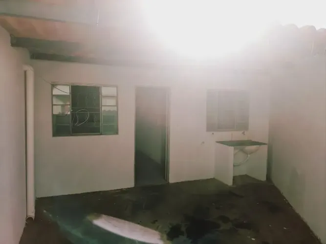 KIT NET UM QUARTO SALA CONZINHA AREIA DE SERVIÇO E UMA GARAGEM COBERTA