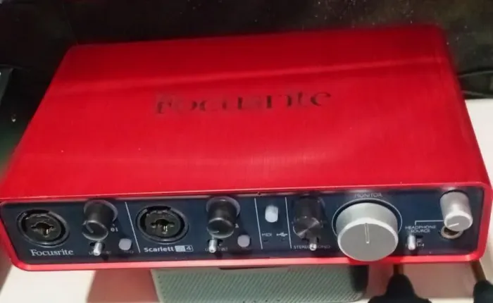 Interface de áudio Scarlet 2i2