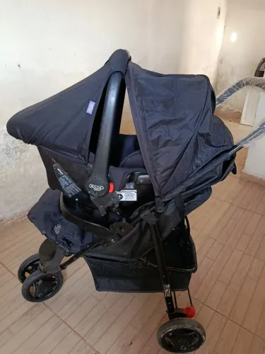 Carrinho de bebê costo com bebê conforto