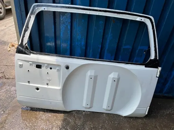 Tampa traseira da Pajero Tr4 2012/2015 original