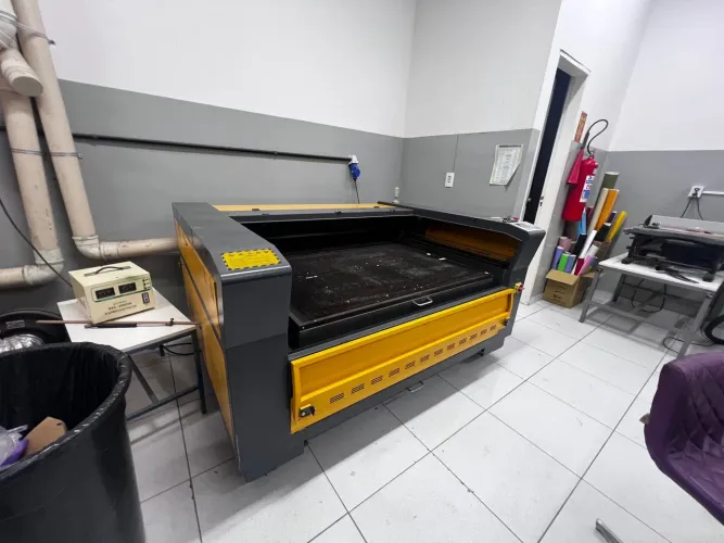 Máquina a laser Morita 100w