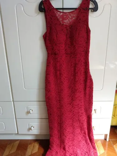 Vestido de festa na cor Marsala.