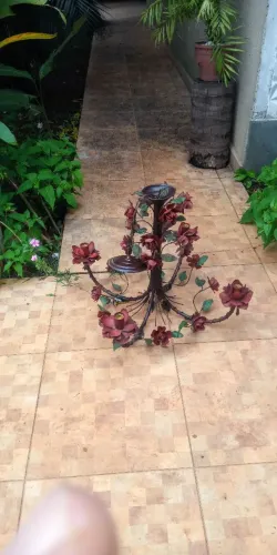 Lustre pendente em metal