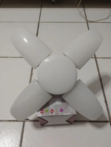 Lâmpada LED 4 em 1