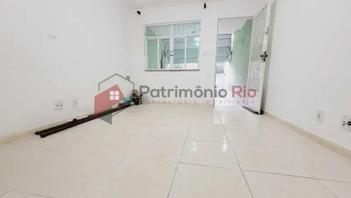 Vista Alegre casa 02 quartos sendo 01 suíte com varanda - 02 vagas - Aceitando Financiamen
