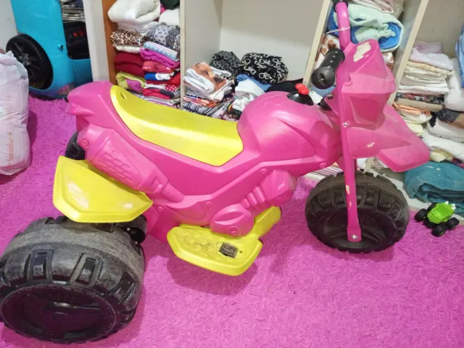 Motoquinha elétrica infantil