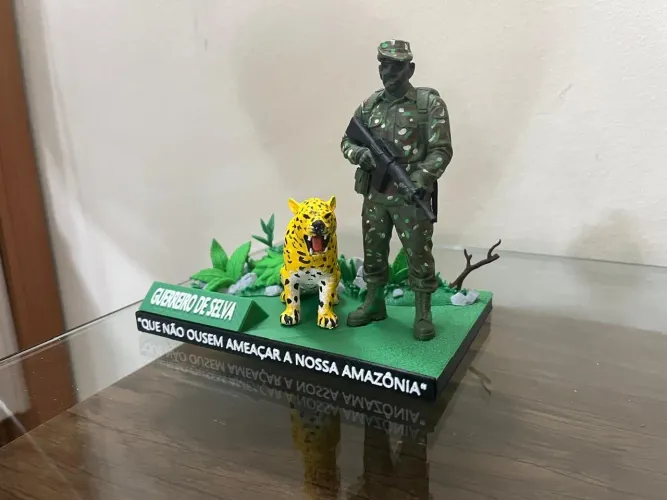 Lembrança guerreiro de selva