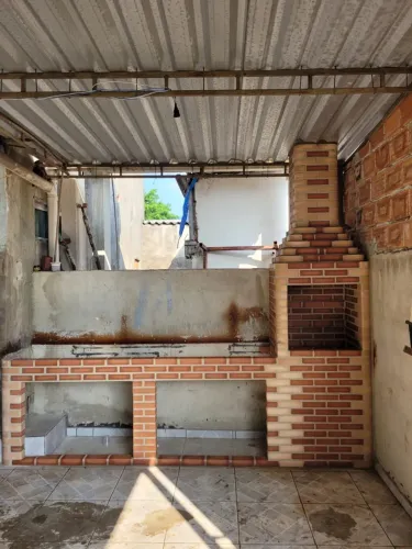 Churrasqueira colonial e base pra bancada e pia de 2.40 