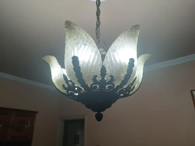 Lustre Floral Elegante para Iluminação Residencial