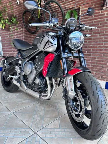 MOTO TRIDENT 660