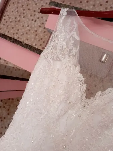Vestido de noiva renda branco evasê