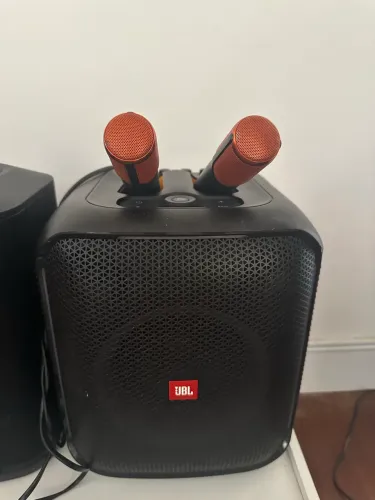 JBL Encore Partybox com 2 microfones