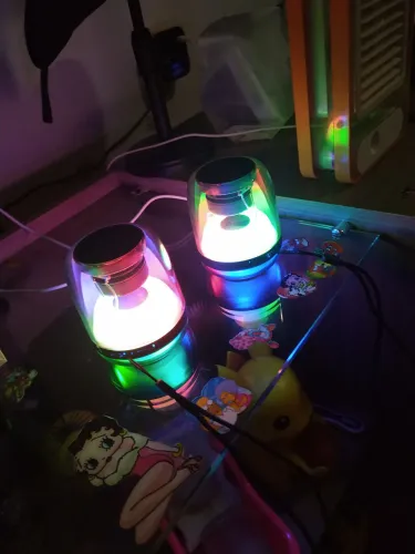 Mini Caixinha de Som XDG-402 Potente  RGB. TWS Bluetooth 