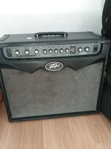 Amplificador Peavey Vypyr 75.