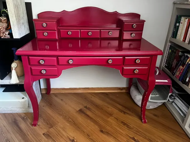 Escrivaninha antiga customizada