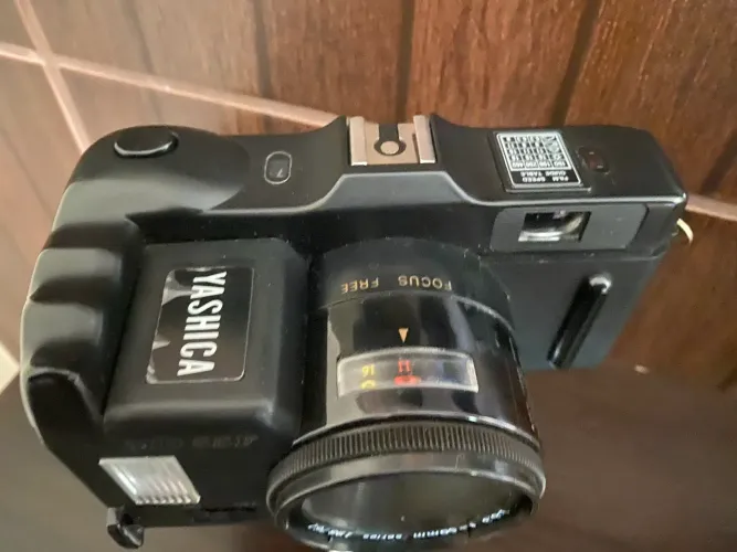 Câmera fotográfica YASHICA MD 55F