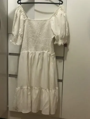 As duas peças vestido branco com mangas bufantes usado 1 vez e calça jeans