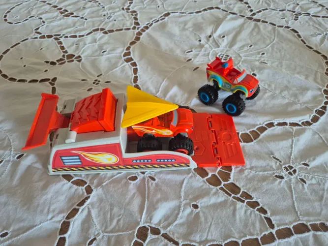 Lancador do monster blaze com carrinhos