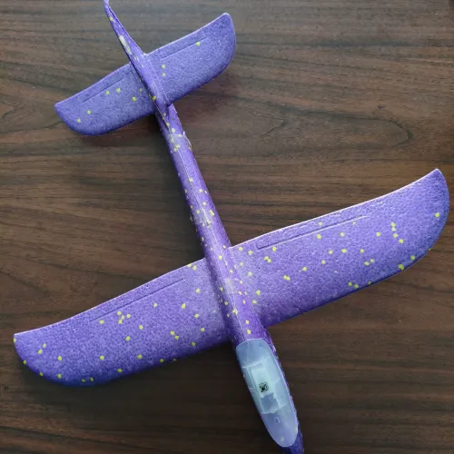 Aviso planador de brinquedo que brilha no escuro