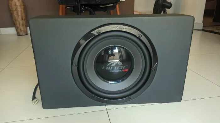 Caixa Selada com Subwoofer Hinor Carbono 450 de 12" polegadas 