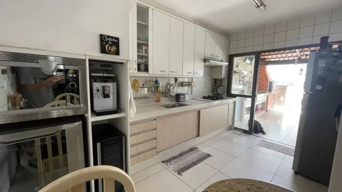 Casa de condomínio para venda tem 164 metros quadrados com 4 quartos