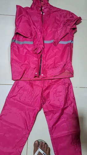 capa de chuva rosa, junca usado