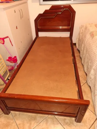 Cama de Solteiro de Madeira Maciça, Bairro Nova Suíssa 