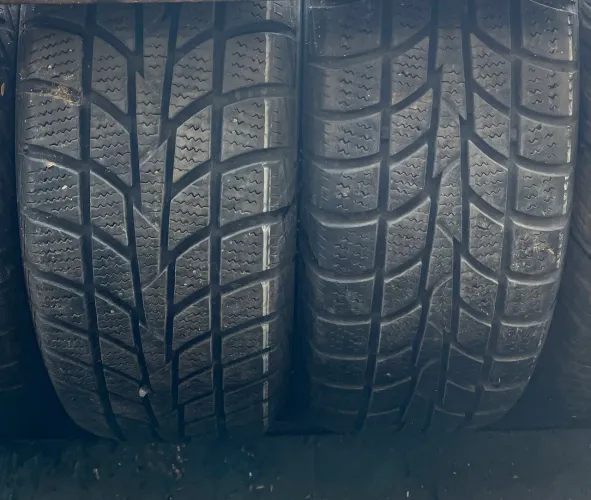 Par de pneus 14 HB20 , Up , strada 175/70 R14 semi novos 