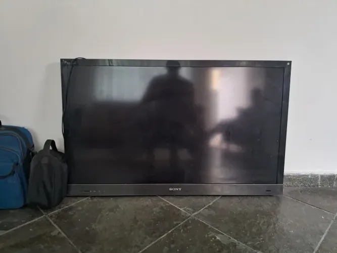 TV Sony 40 Full HD - Modelo KDL-40EX725 (funciona, porém com defeito)