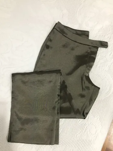 Calça feminina de cetim