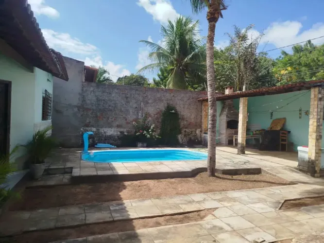 VENDO CASA COM PISCINA EM NOVA PARNAMIRIM, NO VALOR DE 185 MIL.