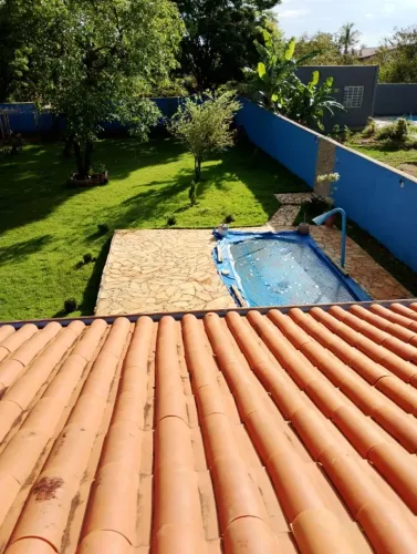 Sitio com piscina em condominio fechado