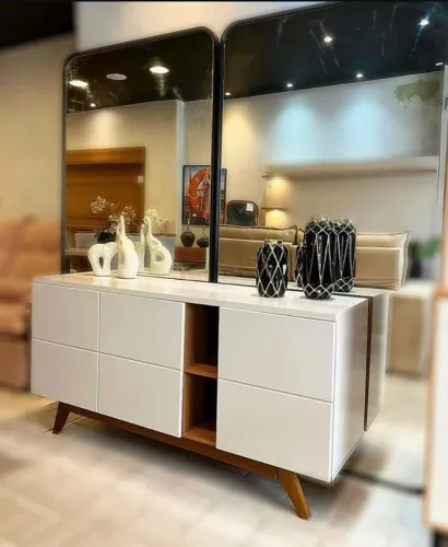 "Elegância e Versatilidade: Buffet Aparador Noronha com 3 Portas em Off White Matte e Frei