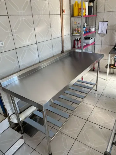 Mesa de aço inox 2 Metros Cozinha Industrial