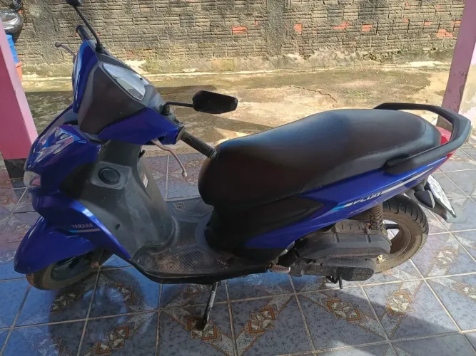 Vendo moto. Motivo da venda: viagem. Aceito propostas.