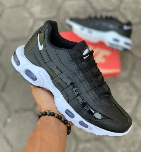 Tênis Nike Air Max 95 Preto e Branco