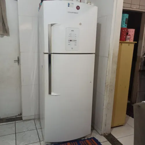 Conserto manutenção reparo em geladeira refrigerador lavadora ar-condicionado bebedouro 