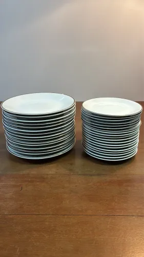 5 Pratos rasos branco de porcelana com borda dourada. Modelo ITAMARATY fabricante Schmidt 