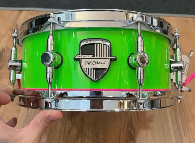 Caixa Bateria Odery Custom - 12x5,5 - Híbrida, Madeira Teca + Alumínio