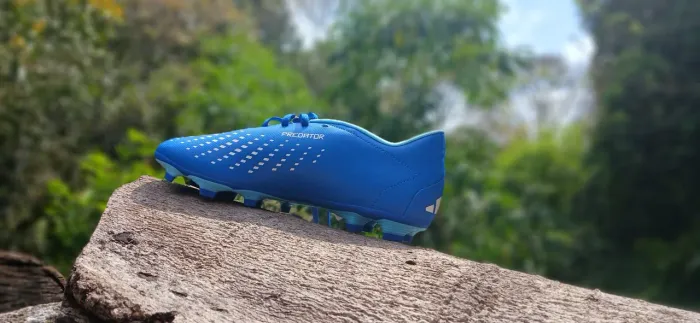 Chuteira de campo Adidas predator accuracy.4