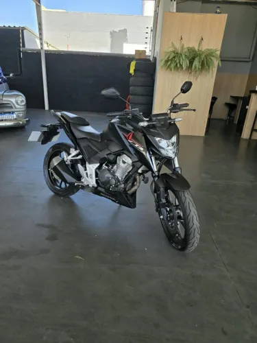 CB 300 F TWISTER